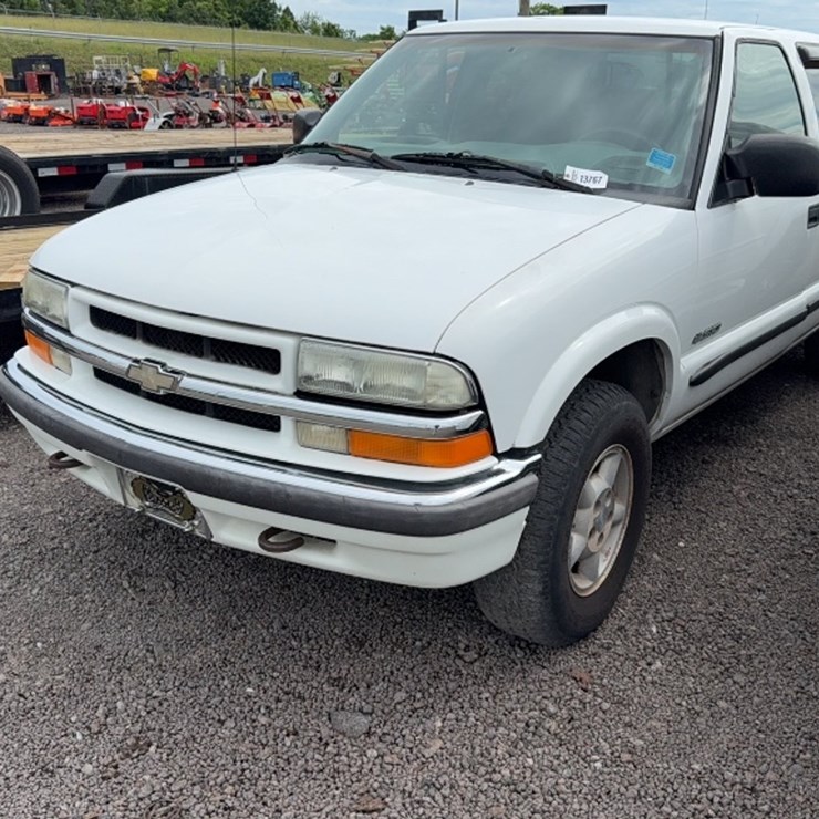 2002 CHEVROLET S10