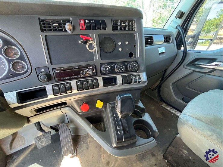 2017-kenworth-t680-image-76