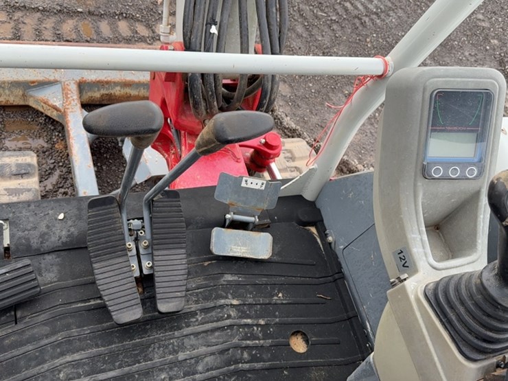 takeuchi-tb230-image-15