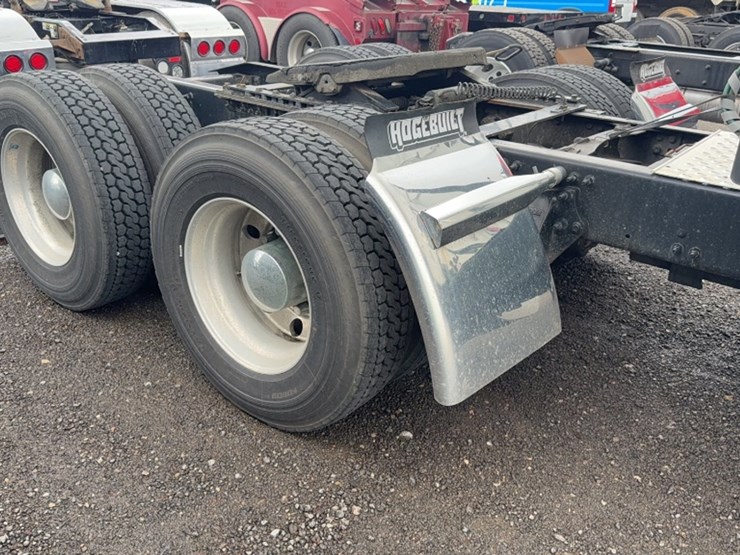 #2107-•-2016-freightliner-tandem-axle-road-tractor-image-4