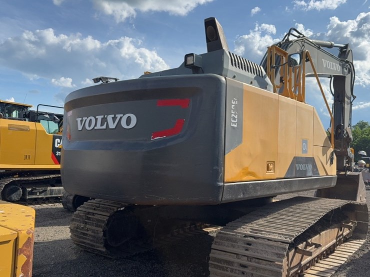 volvo-ec250el-image-10