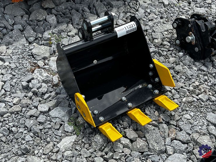unused-2026-ce-16in-toothed-bucket-image-1