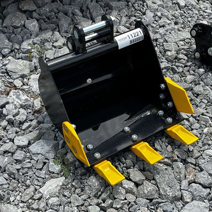 Unused 2026 CE 16in Toothed Bucket