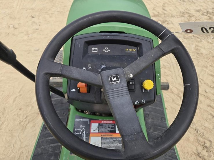 john-deere-gt262-image-8