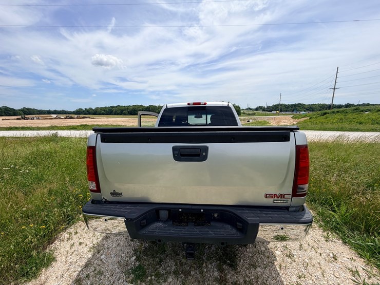 #24068-•-2011-gmc-sierra-pickup-truck-image-76