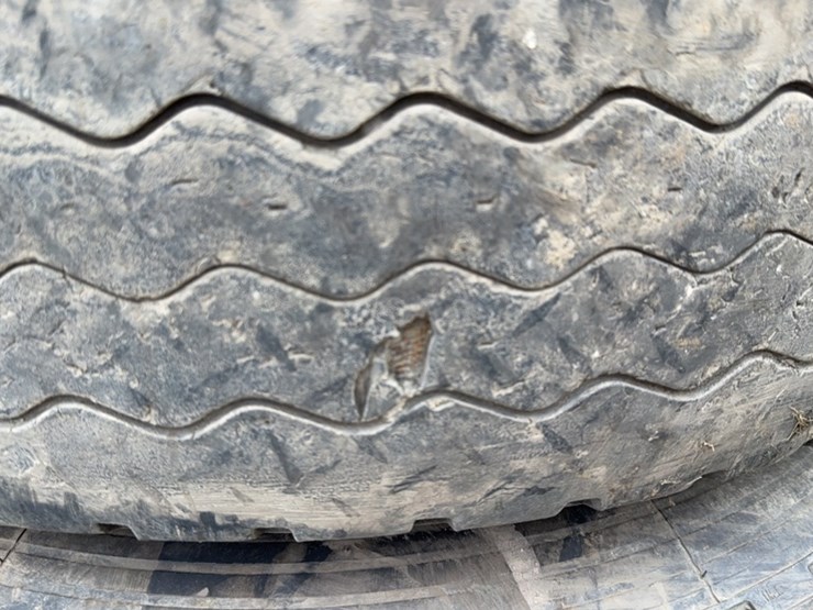#6085-•-qty(4)-11r-22.5-tires-on-10-lug-wheels-image-4
