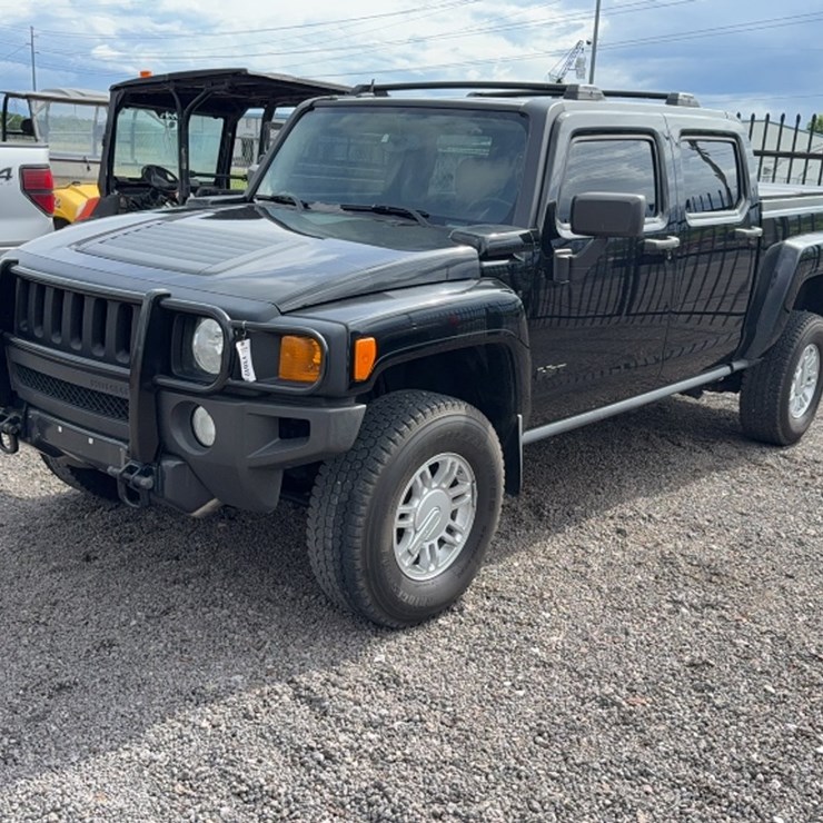 #3012 • 2009 HUMMER H3T PICKUP TRUCK
