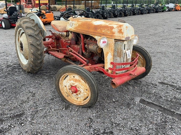 ford-tractor-image-3