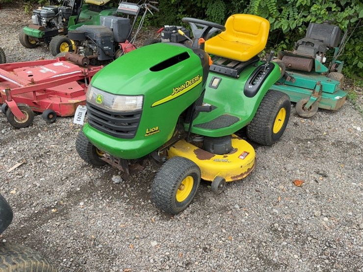 john-deere-l108-image-1