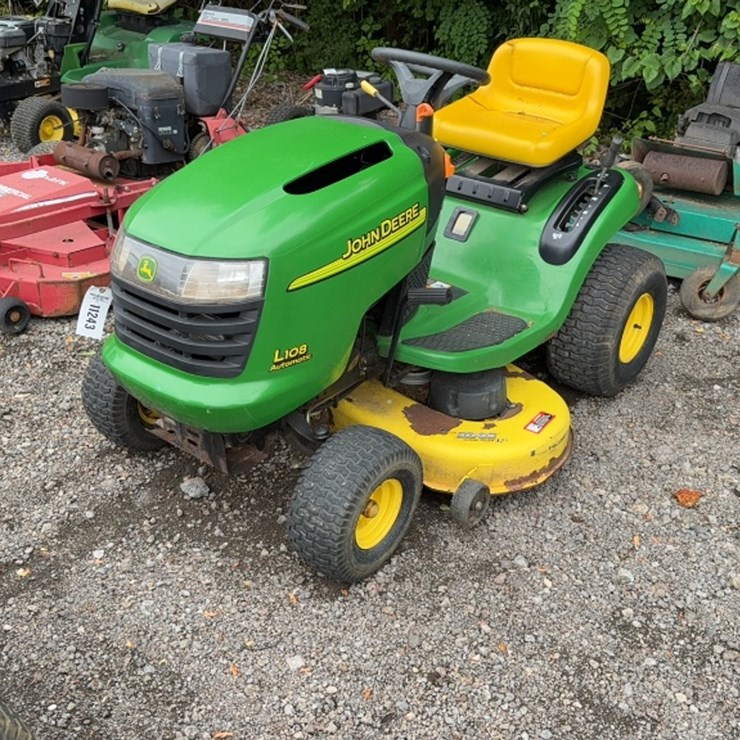 JOHN DEERE L108