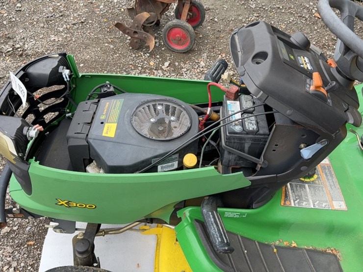 john-deere-x300-image-8