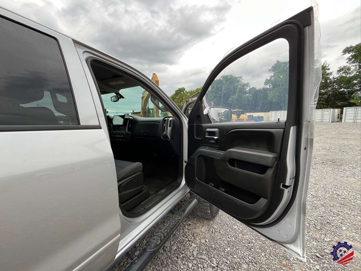 2017-chevrolet-silverado-lt-pickup-truck-image-63