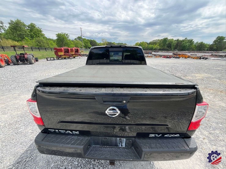 2017-nissan-titan-image-27