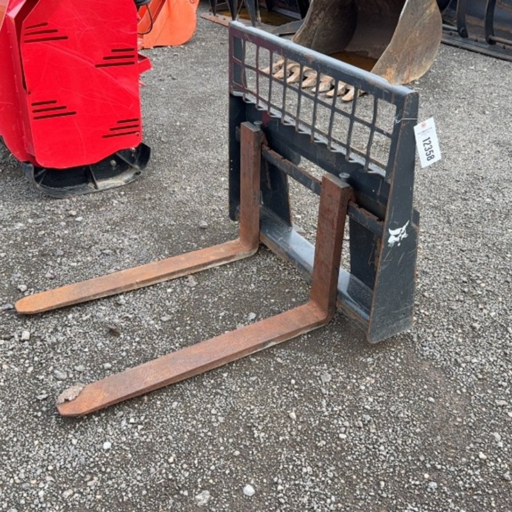 #2016 • BOBCAT 36" SKID STEER PALLET FORKS