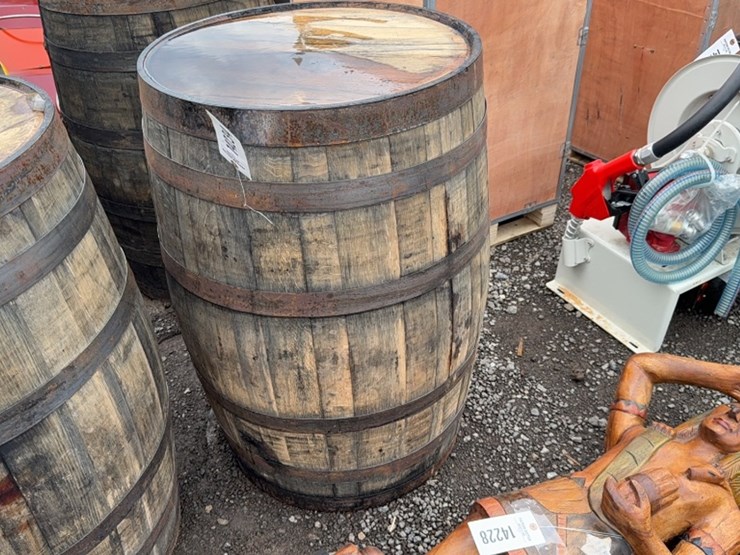 #6033-•-wooden-wiskey-barrel-image-1