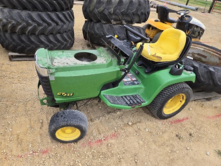 john-deere-235-image-1