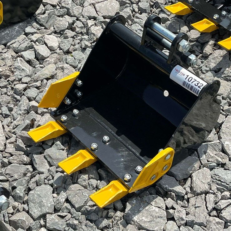 Unused 2026 CE 16" Toothed Bucket