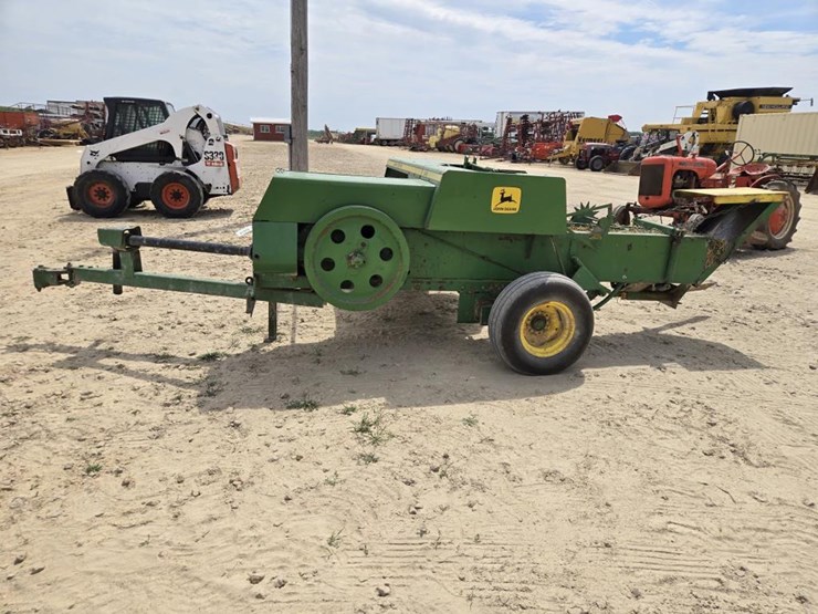 john-deere-336-image-4