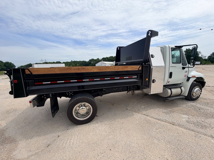 2005-international-durastar-4300-image-10