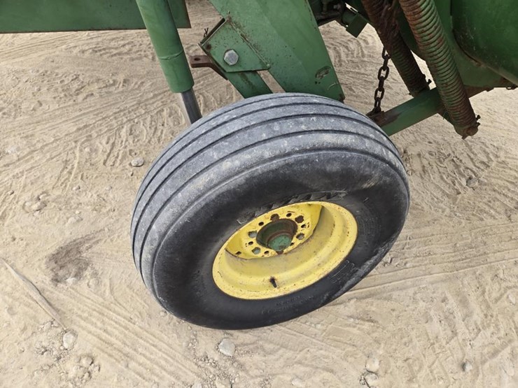 john-deere-240-image-15