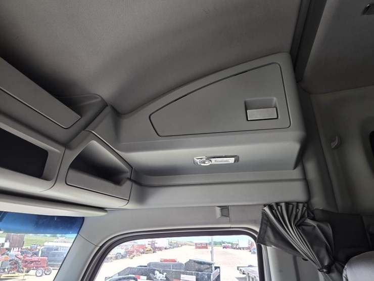 2018-kenworth-t680-image-28