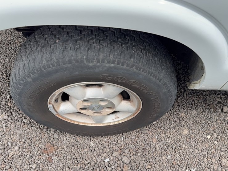 2002-chevrolet-s10-image-10