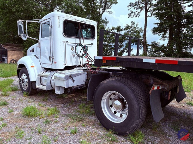 2006-peterbilt-335-image-5