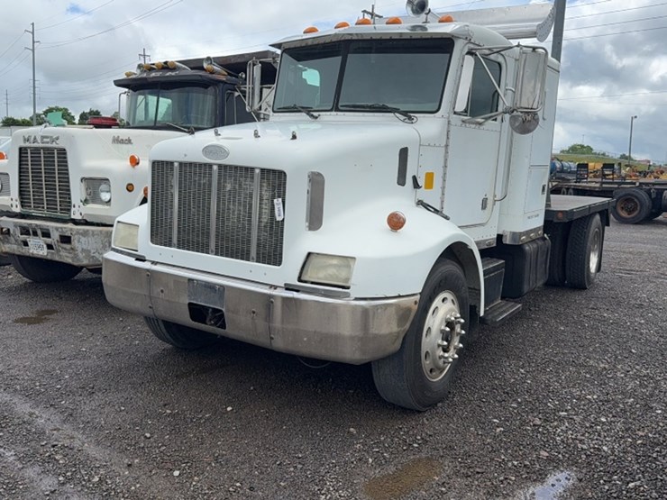 1995-peterbilt-330-image-1