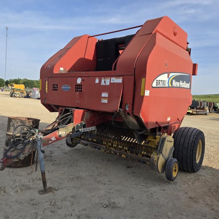 NEW HOLLAND BR780A