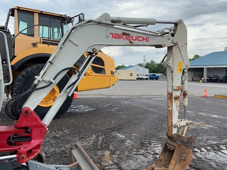takeuchi-tb230-image-5