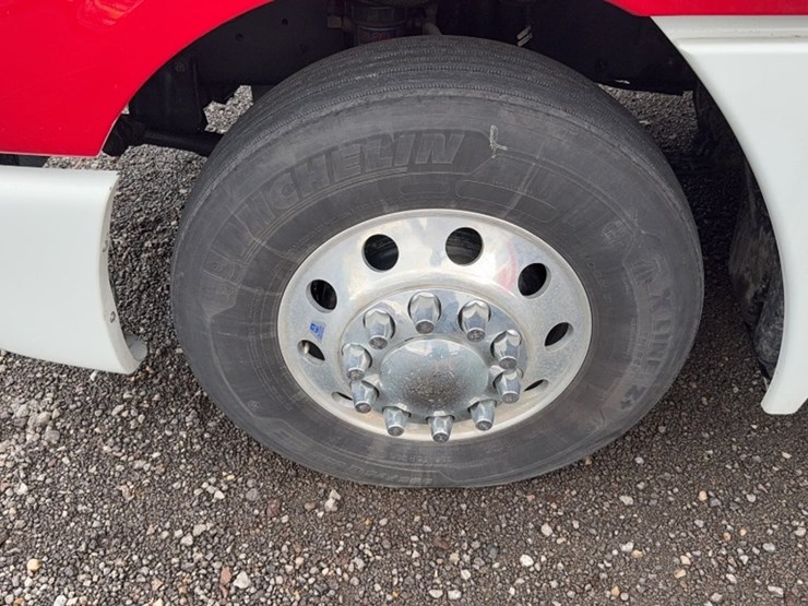 #2107-•-2016-freightliner-tandem-axle-road-tractor-image-10
