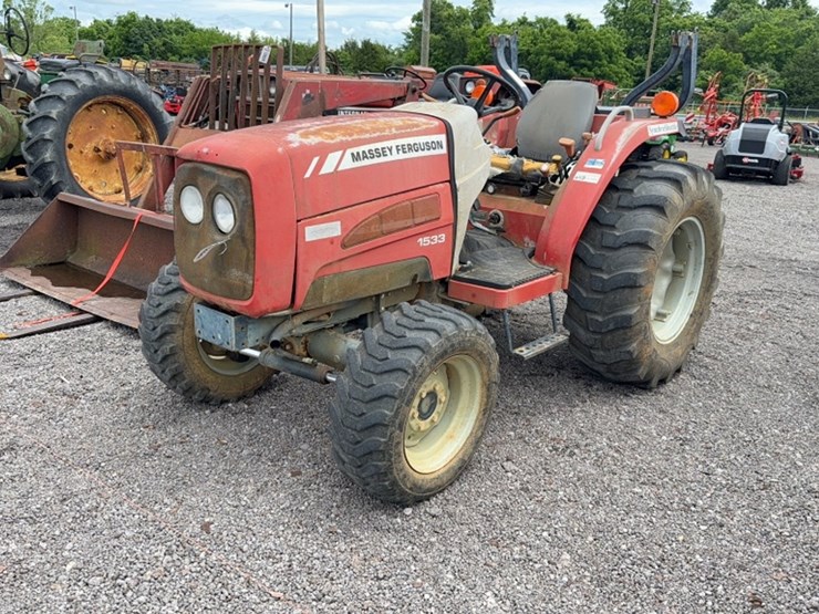 massey-ferguson-1533-image-1