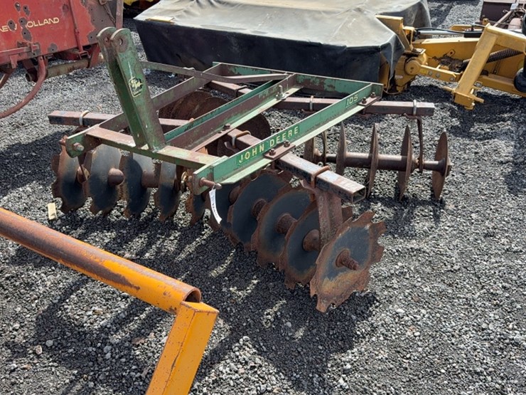 john-deere-7-image-1