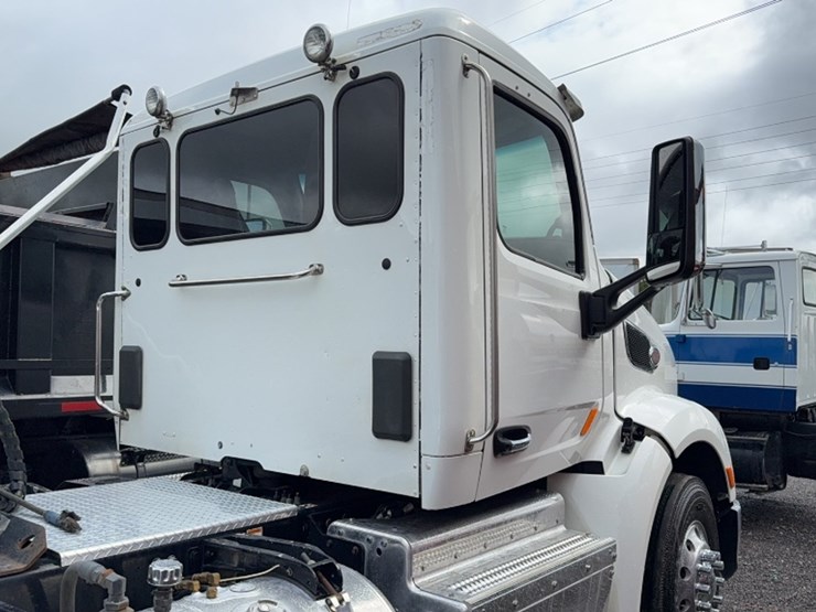 2015-peterbilt-579-image-6