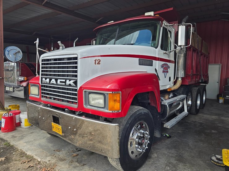 2003-mack-ch613-image-1