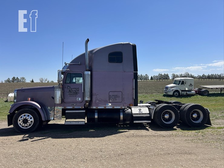 2000-freightliner-fld120-image-8