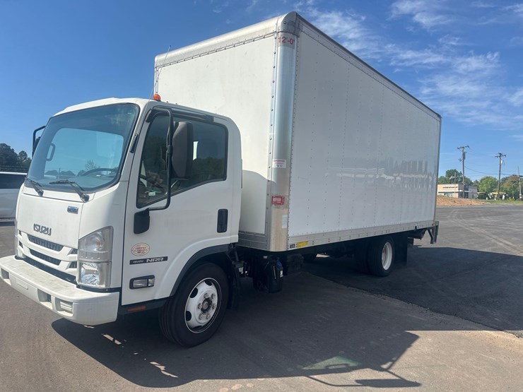 2022-isuzu-npr-image-8