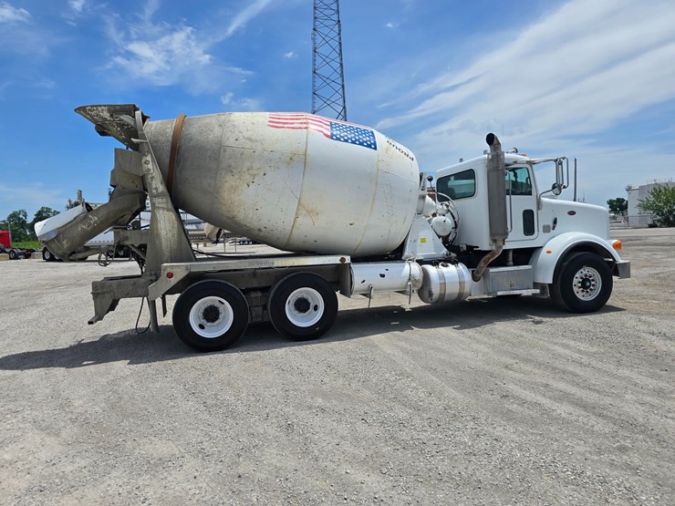 2009-peterbilt-365-image-22