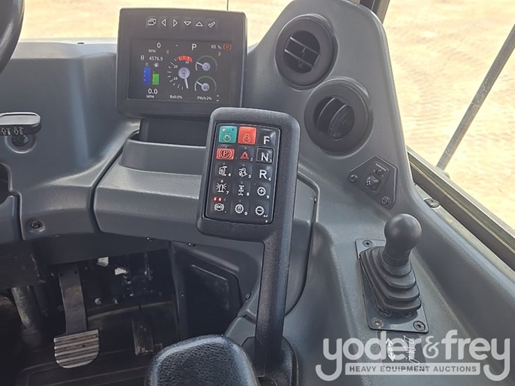 2023-deere-260e-image-60