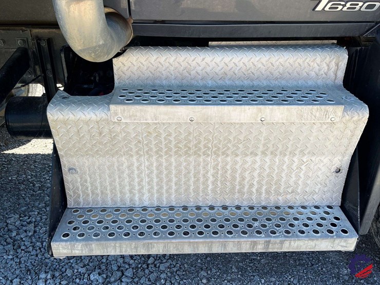 2017-kenworth-t680-image-42