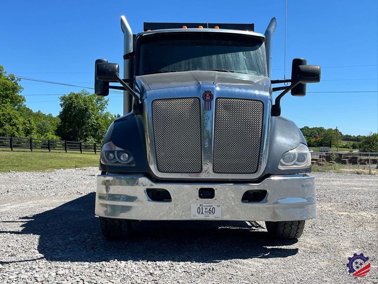 2017-kenworth-t680-image-18