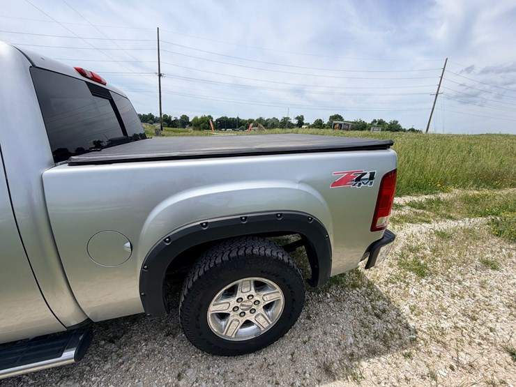 #24068-•-2011-gmc-sierra-pickup-truck-image-64