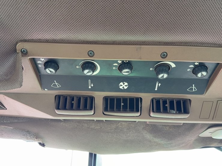 john-deere-2355-image-18