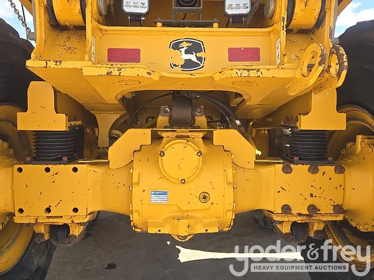 2023-deere-260e-image-23