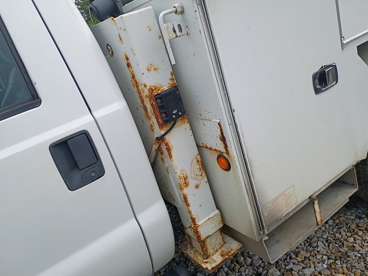 2011-ford-f550-image-53