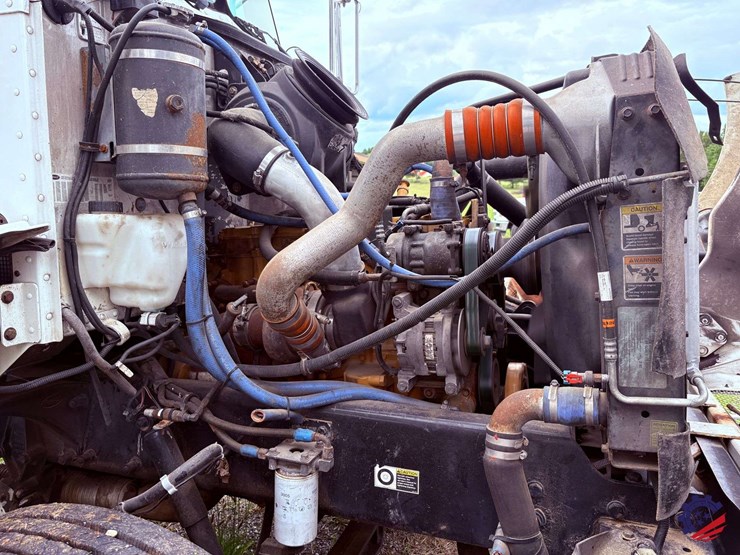 2006-peterbilt-335-image-41