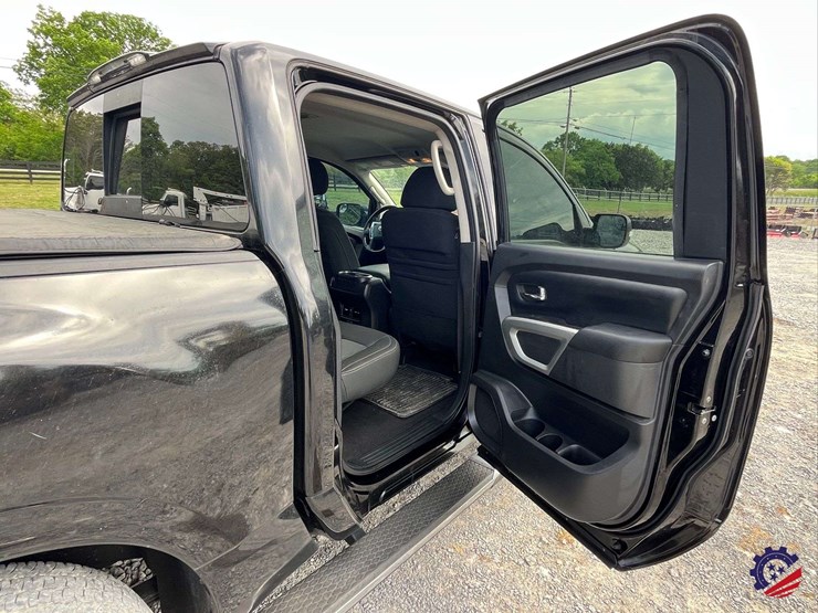 2017-nissan-titan-image-43