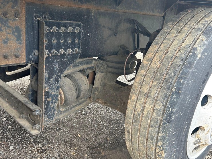 2016-mack-granite-gu713-image-33
