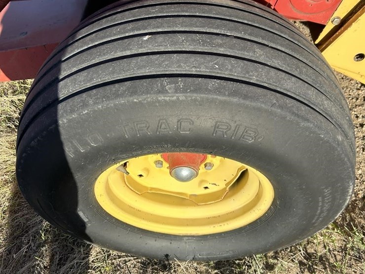 new-holland-660-image-21