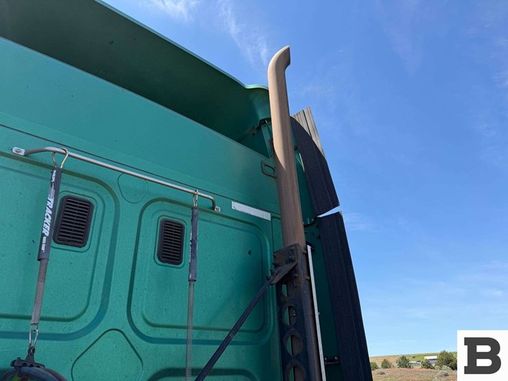 2012-freightliner-cascadia-125-image-18